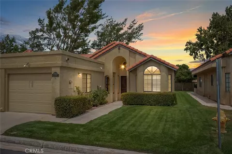 Exterior - 19064 Elm Dr, Apple Valley, CA 92308 photo 3 of 6