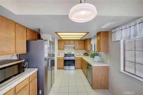 Kitchen - 19064 Elm Dr, Apple Valley, CA 92308 photo 2 of 2
