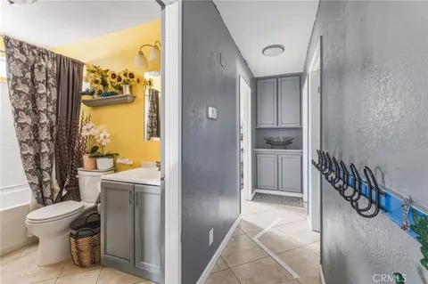 Entry Way - 9172 Jacaranda, Hesperia, CA 92345 photo 1 of 1