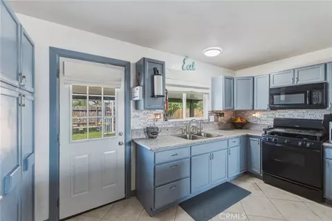 Kitchen - 9172 Jacaranda, Hesperia, CA 92345 photo 7 of 7