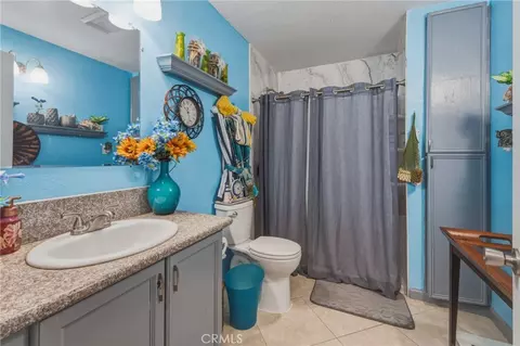 Bath - 9172 Jacaranda, Hesperia, CA 92345 photo 1 of 2