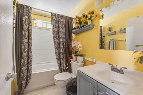 Bath - 9172 Jacaranda, Hesperia, CA 92345 photo 2 of 2