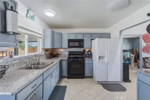 Kitchen - 9172 Jacaranda, Hesperia, CA 92345 photo 3 of 7