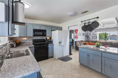 Kitchen - 9172 Jacaranda, Hesperia, CA 92345 photo 5 of 7