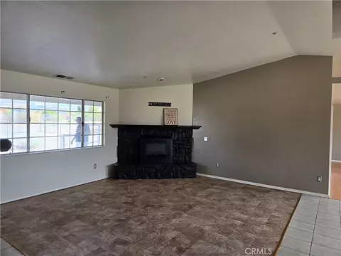Living - 31186 Stanley, Lucerne Valley, CA 92356 photo 2 of 6