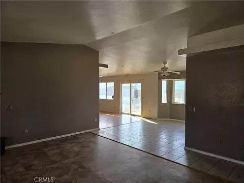Living - 31186 Stanley, Lucerne Valley, CA 92356 photo 4 of 6
