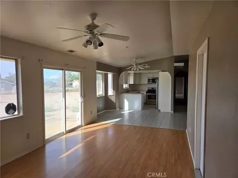Living - 31186 Stanley, Lucerne Valley, CA 92356 photo 3 of 6