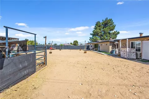 Exterior - 19185 Shoshonee, Apple Valley, CA 92307 photo 8 of 12