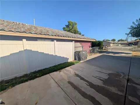 Exterior - 16410 Smoke Tree, Hesperia, CA 92345 photo 5 of 15