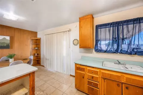 Kitchen - 1933 Forane, Barstow, CA 92311 photo 3 of 4