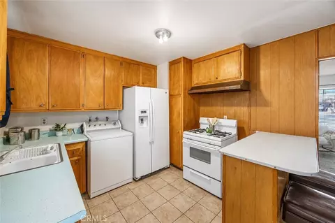 Kitchen - 1933 Forane, Barstow, CA 92311 photo 2 of 4