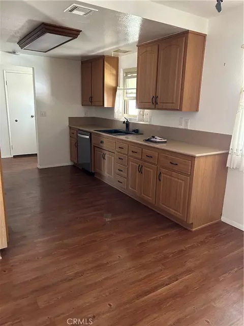 Kitchen - 17035 Deodar, Hesperia, CA 92345 photo 4 of 4