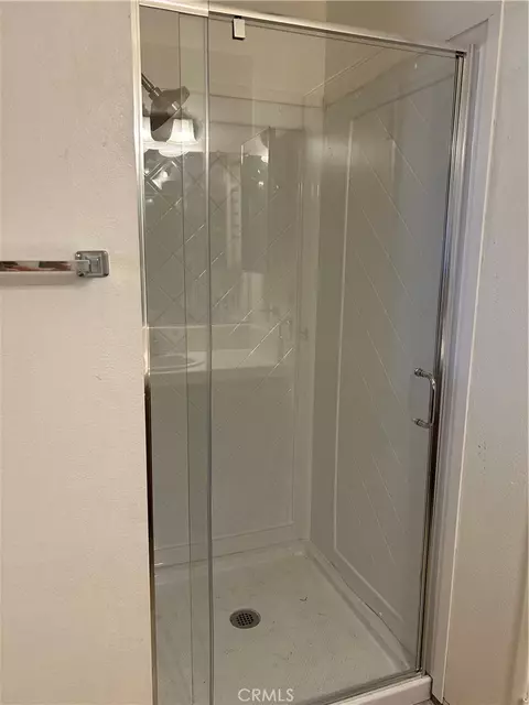 Bath - 17035 Deodar, Hesperia, CA 92345 photo 3 of 4