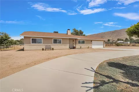 Exterior - 9515 Yucca St, Apple Valley, CA 92308 photo 4 of 8