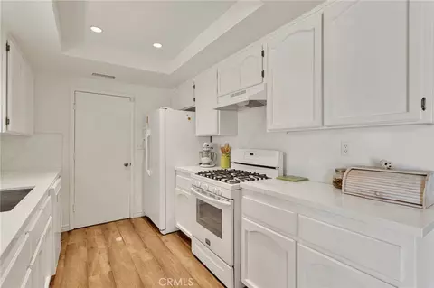 Kitchen - 9515 Yucca St, Apple Valley, CA 92308 photo 2 of 4