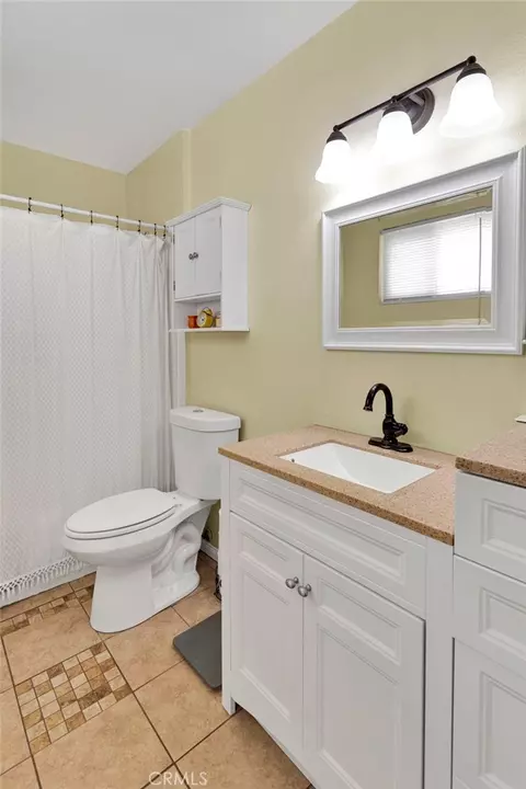 Bath - 9515 Yucca St, Apple Valley, CA 92308 photo 4 of 5