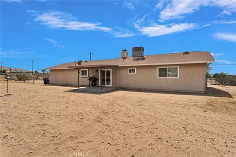 Exterior - 9515 Yucca St, Apple Valley, CA 92308 photo 7 of 8