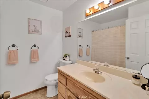 Bath - 9515 Yucca St, Apple Valley, CA 92308 photo 2 of 5