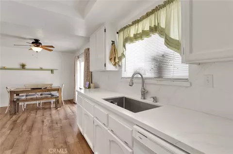 Kitchen - 9515 Yucca St, Apple Valley, CA 92308 photo 4 of 4