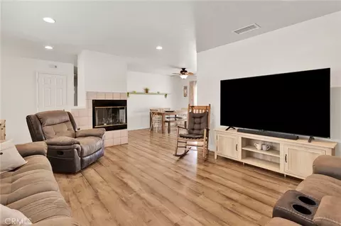 Living - 9515 Yucca St, Apple Valley, CA 92308 photo 3 of 4