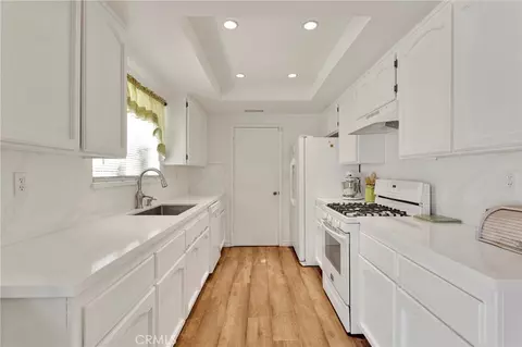 Kitchen - 9515 Yucca St, Apple Valley, CA 92308 photo 1 of 4