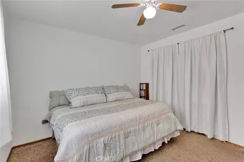 Bedroom - 9515 Yucca St, Apple Valley, CA 92308 photo 4 of 7