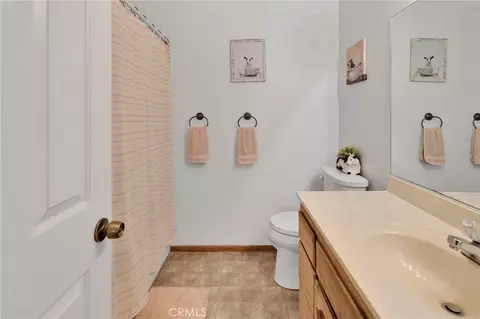 Bath - 9515 Yucca St, Apple Valley, CA 92308 photo 1 of 5