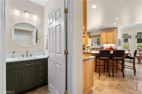 Entry Way - 2473 Interlaken Ct, Wrightwood, CA 92397 photo 4 of 6