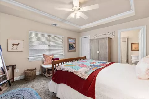 Bedroom - 2473 Interlaken Ct, Wrightwood, CA 92397 photo 6 of 11