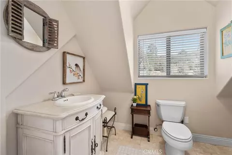 Bath - 2473 Interlaken Ct, Wrightwood, CA 92397 photo 4 of 5