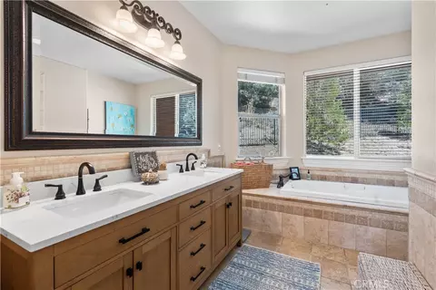 Bath - 2473 Interlaken Ct, Wrightwood, CA 92397 photo 1 of 5