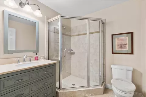 Bath - 2473 Interlaken Ct, Wrightwood, CA 92397 photo 3 of 5