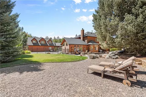 Exterior - 2473 Interlaken Ct, Wrightwood, CA 92397 photo 11 of 12
