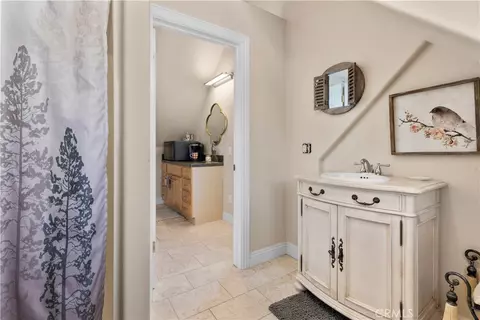 Bath - 2473 Interlaken Ct, Wrightwood, CA 92397 photo 5 of 5