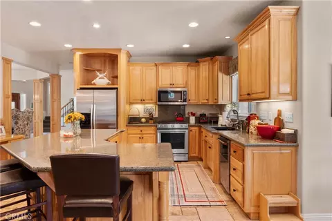 Kitchen - 2473 Interlaken Ct, Wrightwood, CA 92397 photo 2 of 4