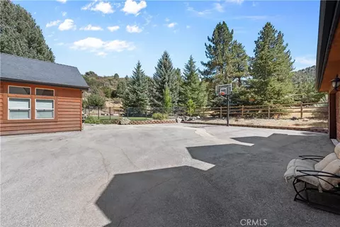 Exterior - 2473 Interlaken Ct, Wrightwood, CA 92397 photo 6 of 12