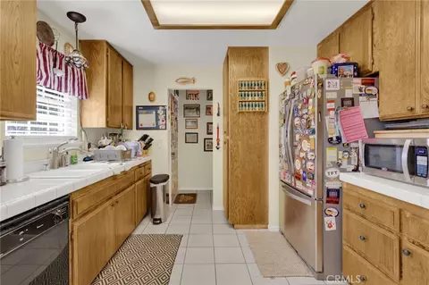Kitchen - 9018 Guava, Hesperia, CA 92345 photo 2 of 2