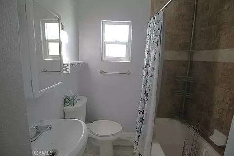 Bath - 25567 Bejoal, Barstow, CA 92311 photo 1 of 2