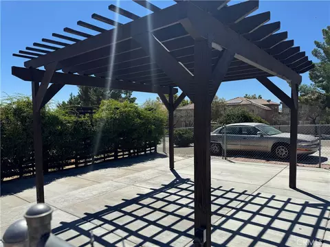 Exterior - 16339 Wato Rd, Apple Valley, CA 92307 photo 5 of 13
