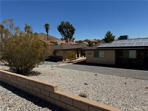 Exterior - 16339 Wato Rd, Apple Valley, CA 92307 photo 10 of 13