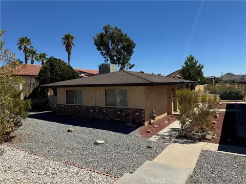 Exterior - 16339 Wato Rd, Apple Valley, CA 92307 photo 8 of 13
