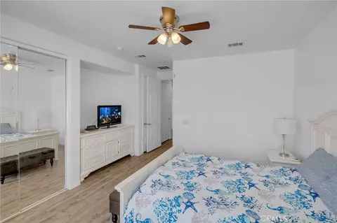 Bedroom - 11122 Avonlea Rd, Apple Valley, CA 92308 photo 3 of 4