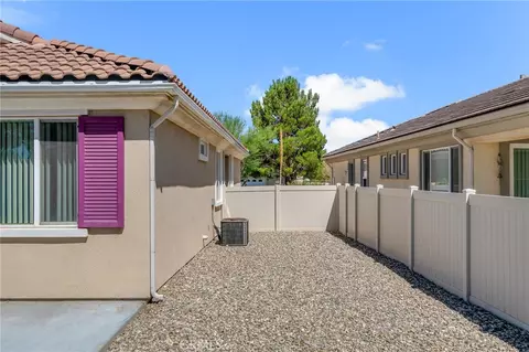 Exterior - 11122 Avonlea Rd, Apple Valley, CA 92308 photo 4 of 6