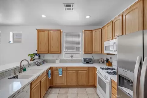 Kitchen - 11122 Avonlea Rd, Apple Valley, CA 92308 photo 1 of 2