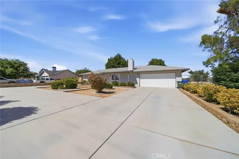 Exterior - 11998 Omak Rd, Apple Valley, CA 92308 photo 2 of 10