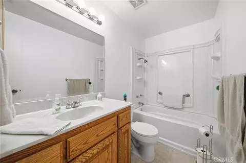 Bath - 11998 Omak Rd, Apple Valley, CA 92308 photo 2 of 3