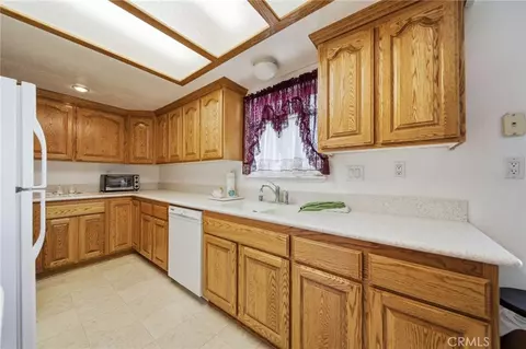 Kitchen - 11998 Omak Rd, Apple Valley, CA 92308 photo 2 of 4
