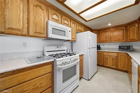 Kitchen - 11998 Omak Rd, Apple Valley, CA 92308 photo 3 of 4