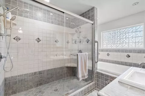 Bath - 5360 Orchard, Wrightwood, CA 92397 photo 2 of 4