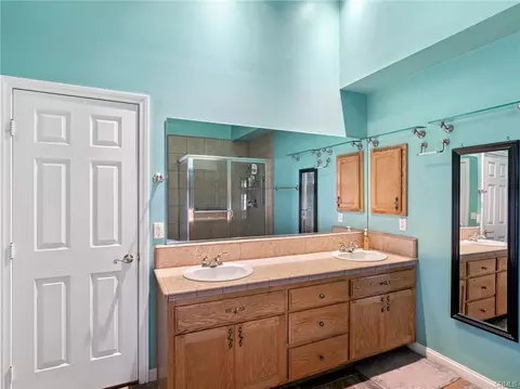 Bath - 10160 Pineview Rd, Pinon Hills, CA 92372 photo 4 of 5